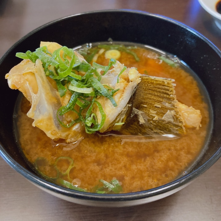 コチのあら炊きの赤味噌のお味噌汁